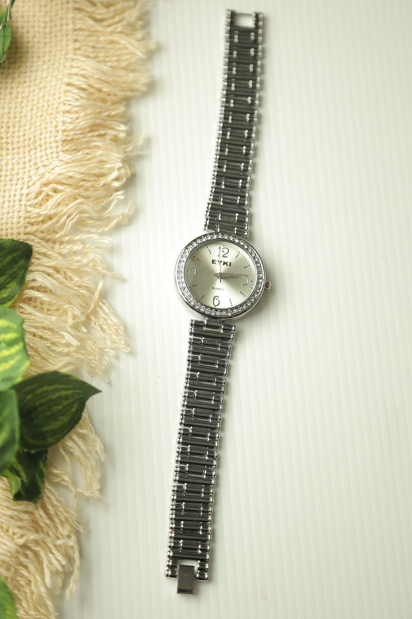 Eyki Round Silver