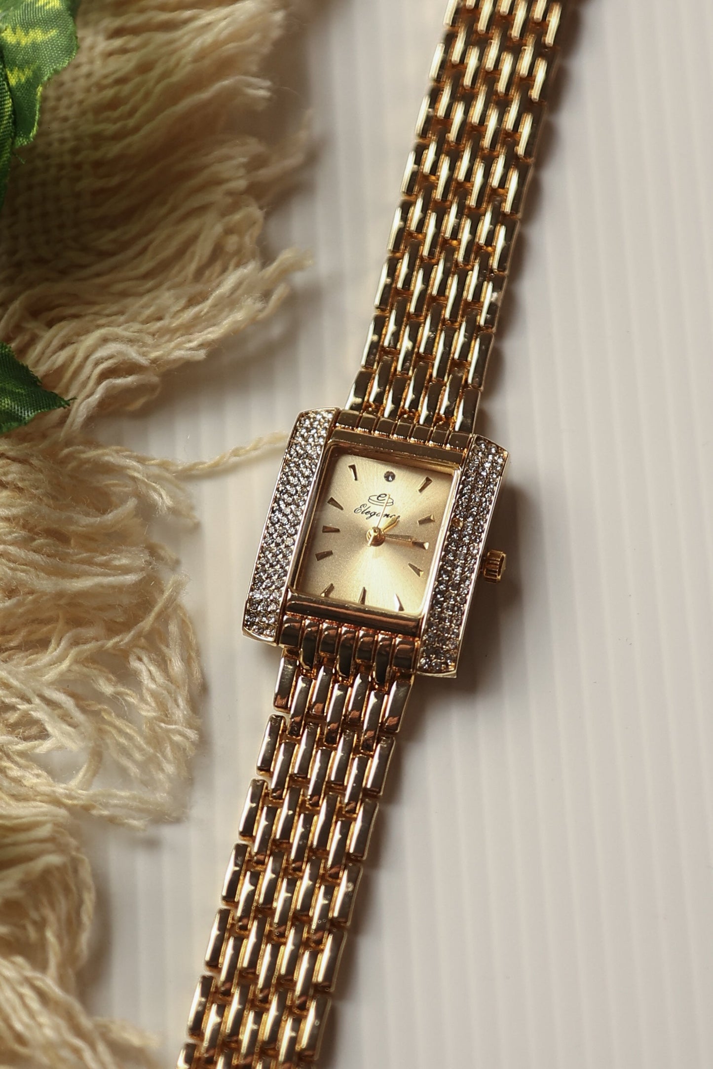 Elegance Squared Gold