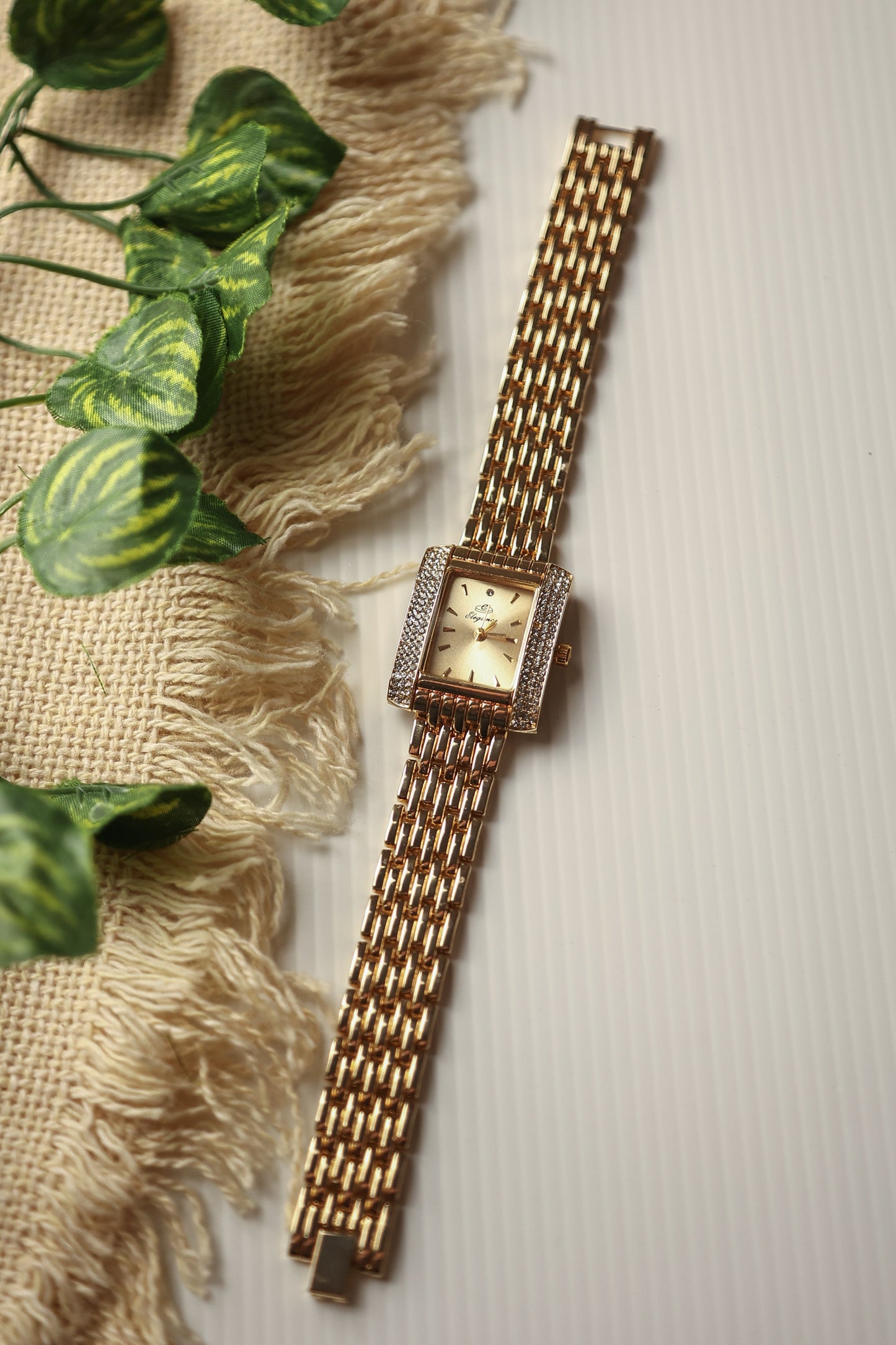 Elegance Squared Gold