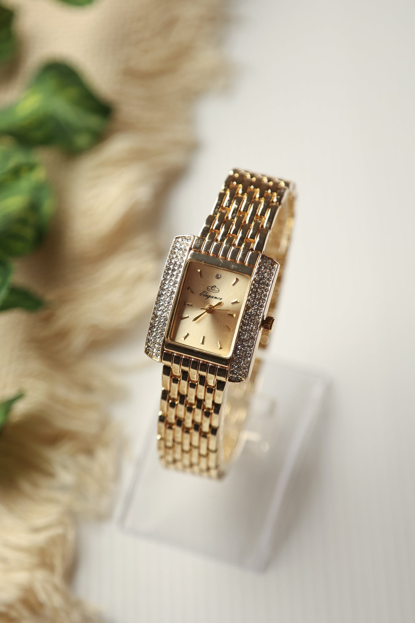 Elegance Squared Gold