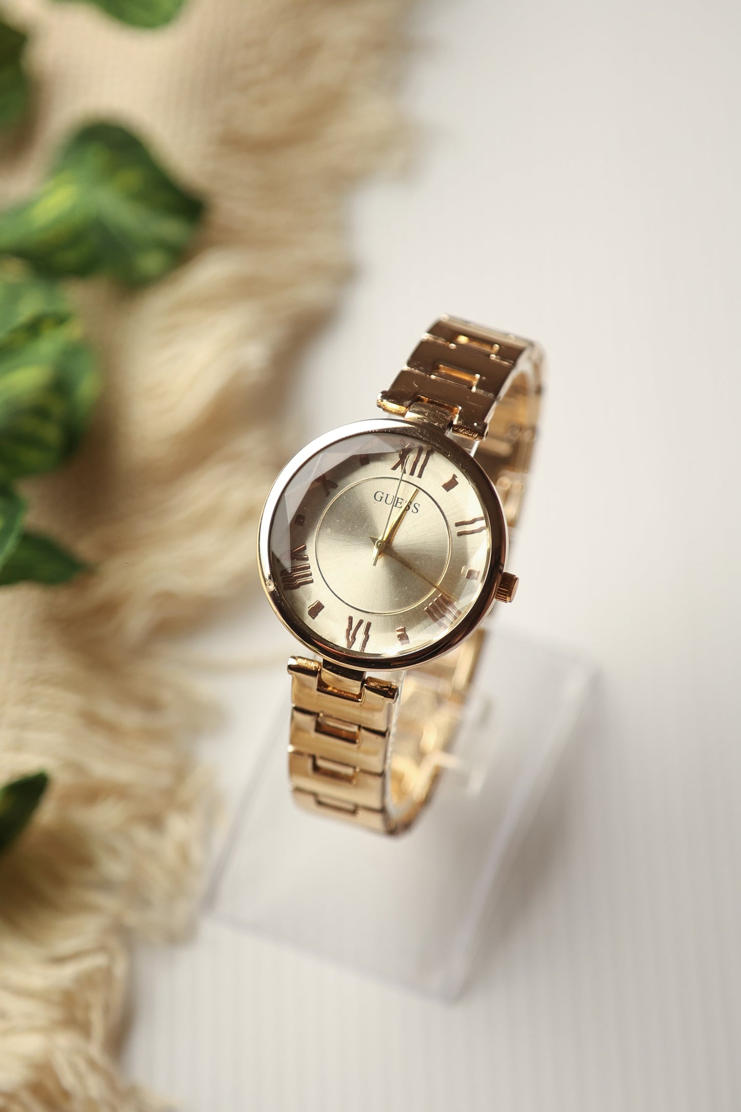 Guess Roman Gold
